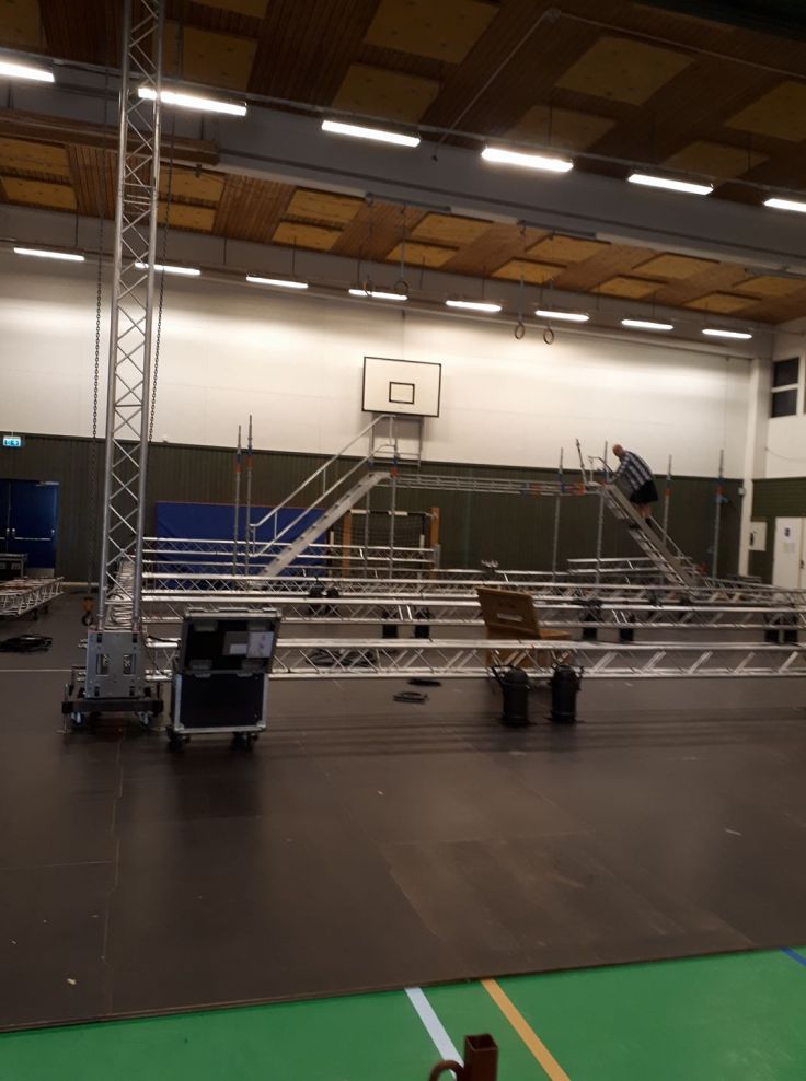 30516161_10156339000828841_1999785941803204608_o